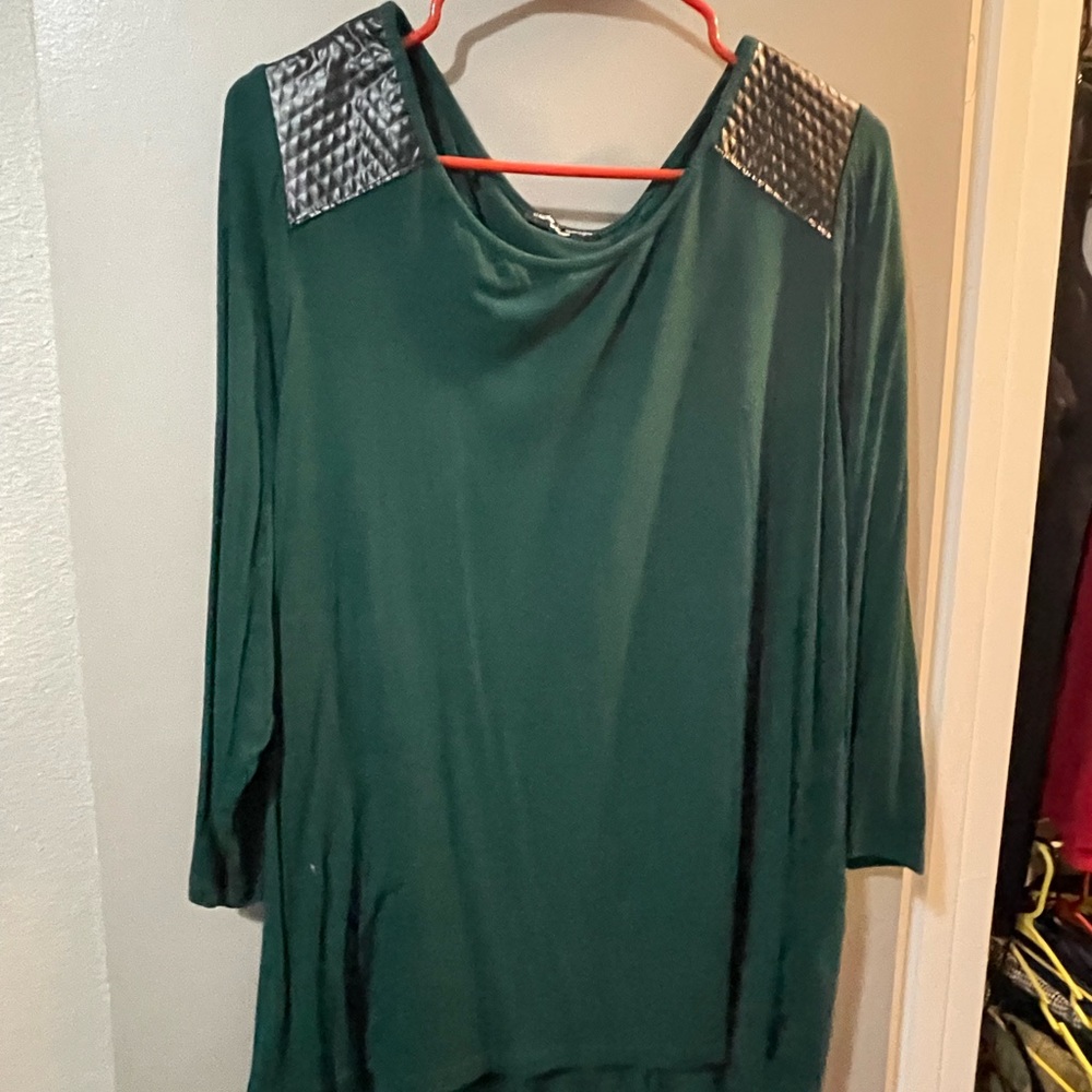 Green 3/4 length top with leather detail on shoulders